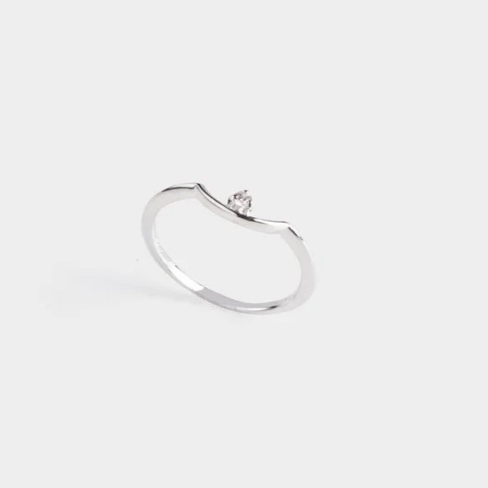 Siizu Willa  Ring Silver NWOT
